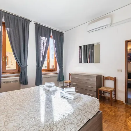 Ponte Vecchio Flat * فلورنس