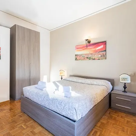 Ponte Vecchio Flat شقة