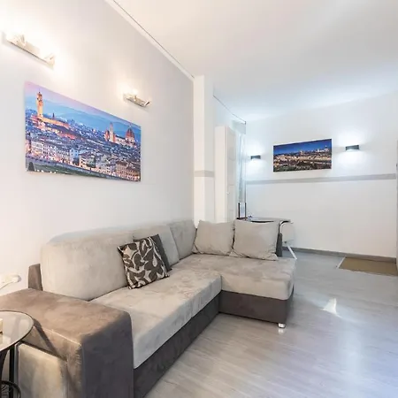 Ponte Vecchio Flat * فلورنس
